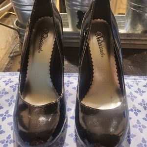 Black Round Toe Pumps